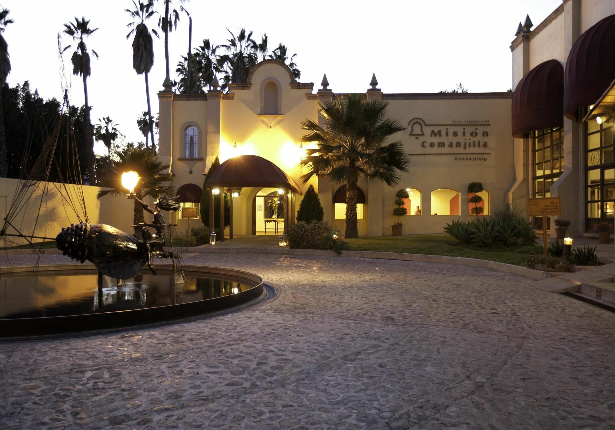 Hotel Mision Comanjilla Exteriér fotografie